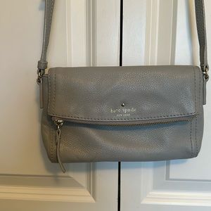Kate spade Gray pebbled Carson mini crossbody purse. EUC